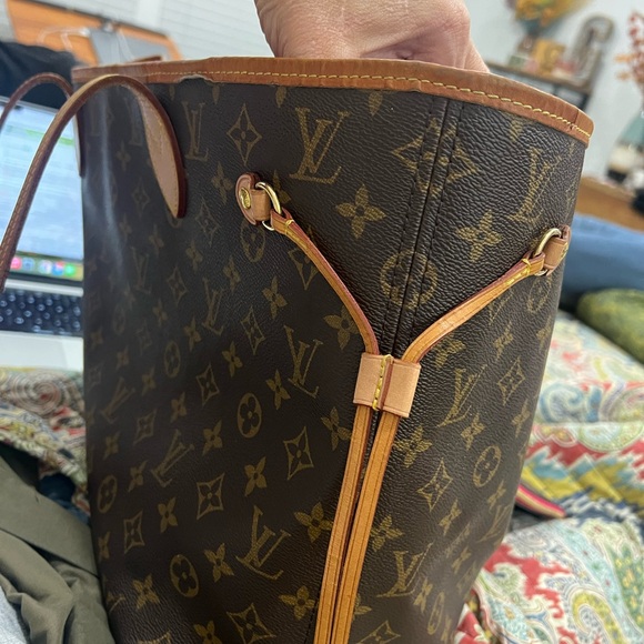 Louis Vuitton Brown Monogram Neverfull MM with Magenta interior. Includes pouch. - Picture 11 of 15